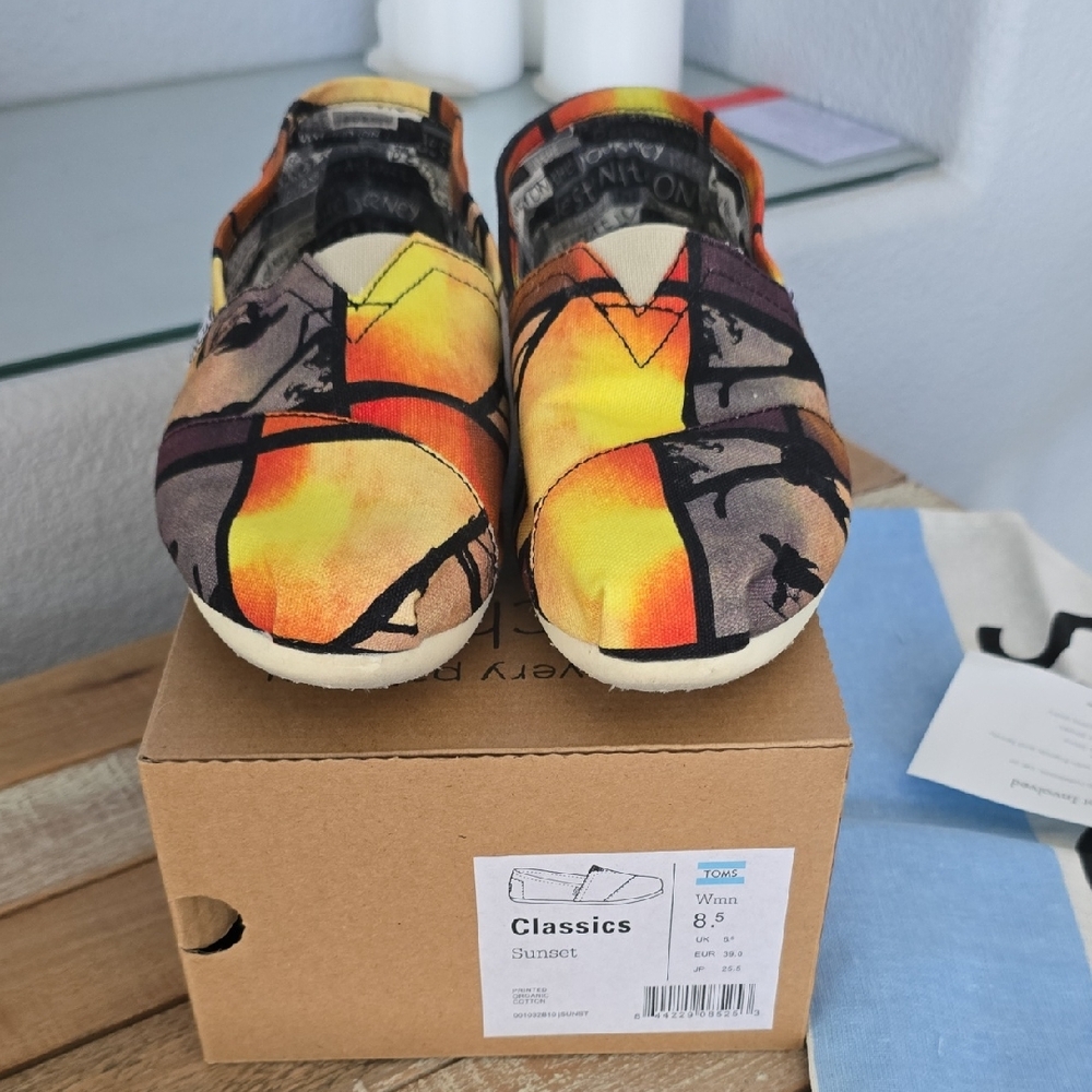 Toms Women's Flats in Orange and Black